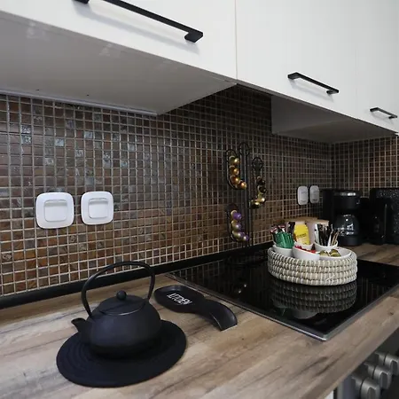 La Luxury Thetis 라리사