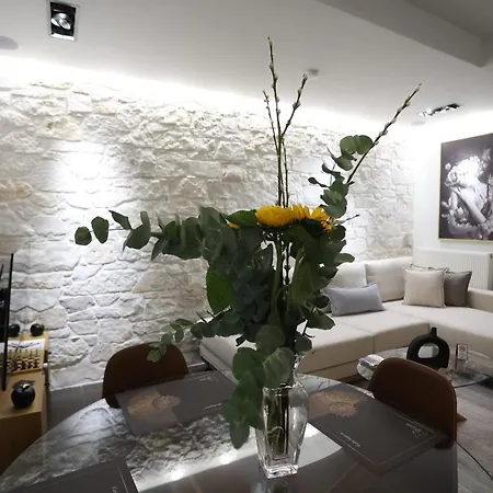 La Luxury Thetis *